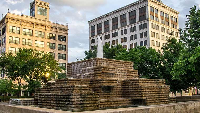 Fountain in Park Central Square in downtown Springfield.